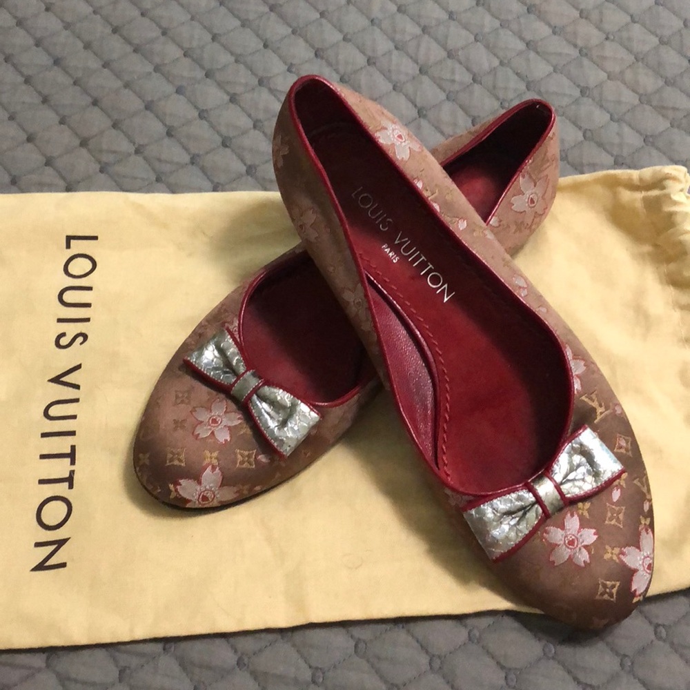 Louis Vuitton flats 36 1/2 (6-6.5)